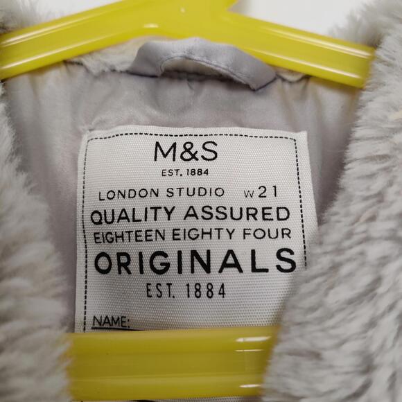 M&S Girl's Faux Fur Vest in Silver Gray Size 5 6 Years - Picture 2 of 6